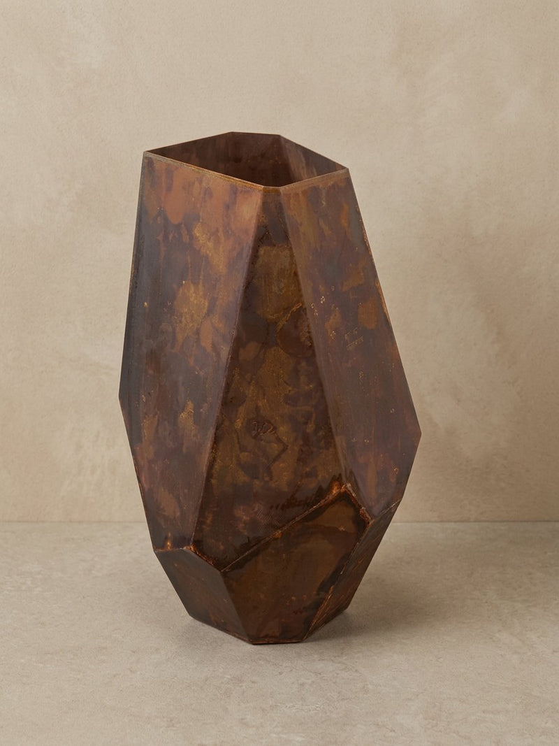 Göktaşı Saksı — corten görünümlü