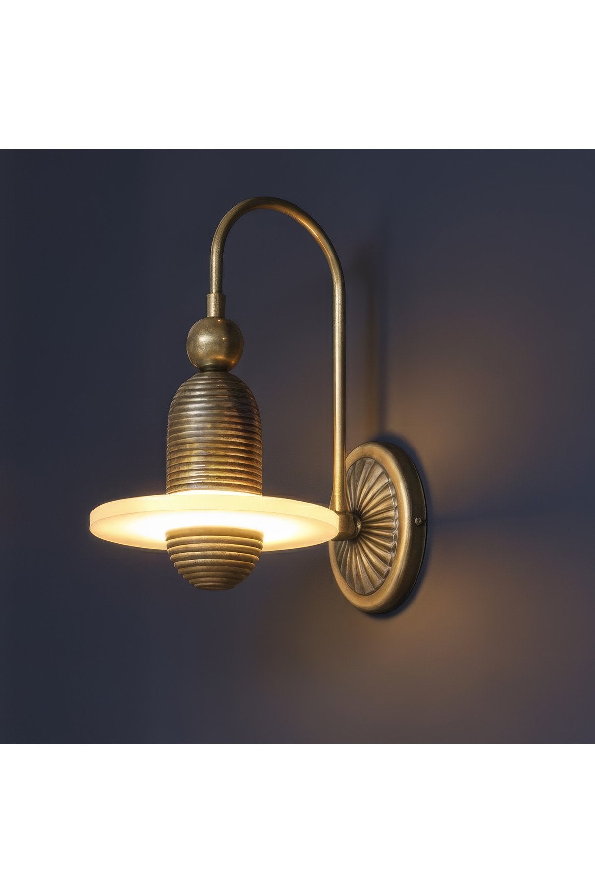 Antik Pirinç Eskitme Modern Duvar Apliği Pleksi Difüzörlü Dekoratif Aydınlatma