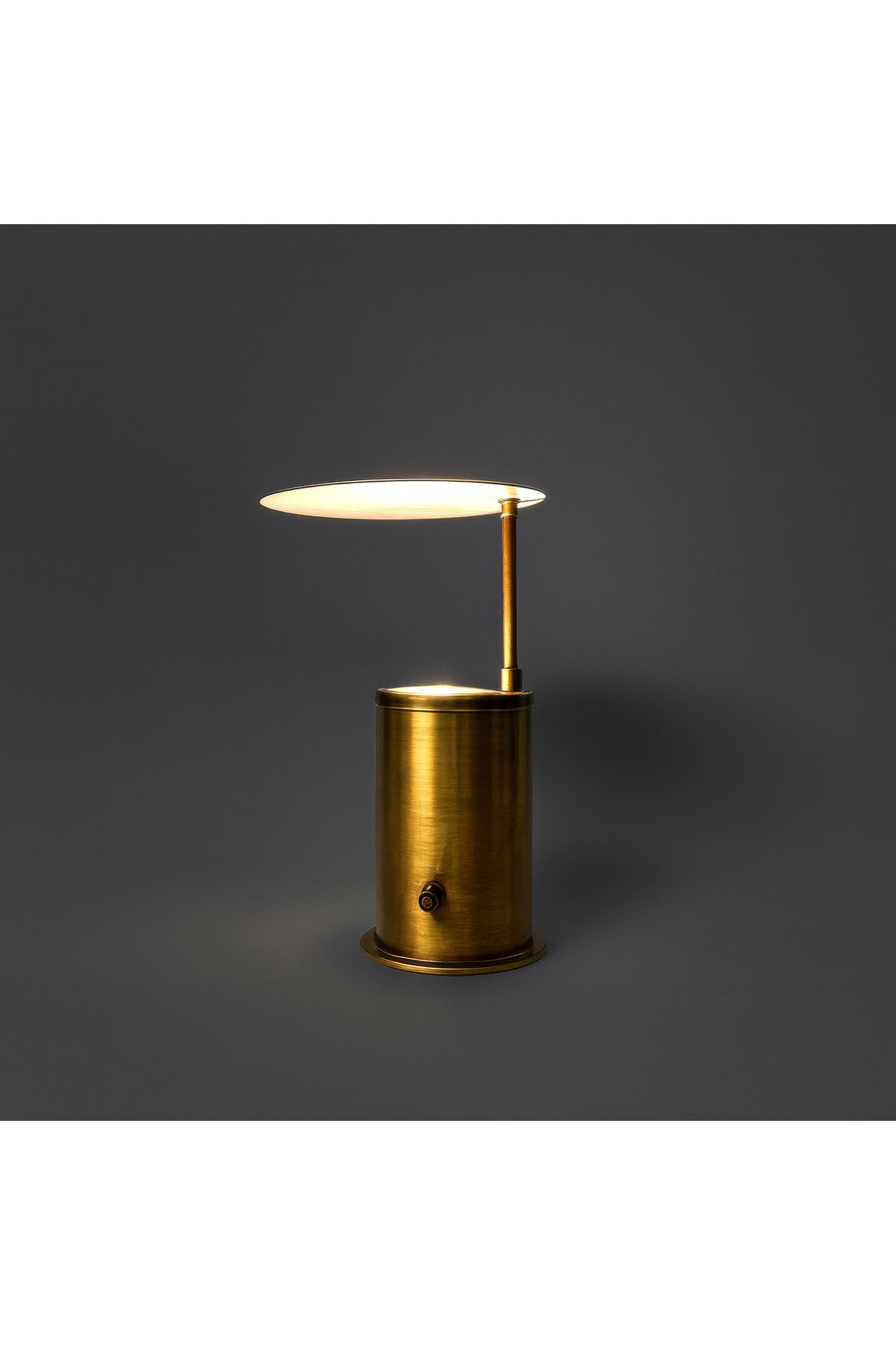 Antik Pirinç Minimal Masa Lambası – Premium Dekoratif Aydınlatma