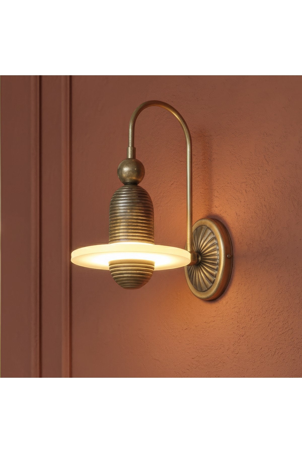 Antik Pirinç Eskitme Modern Duvar Apliği Pleksi Difüzörlü Dekoratif Aydınlatma