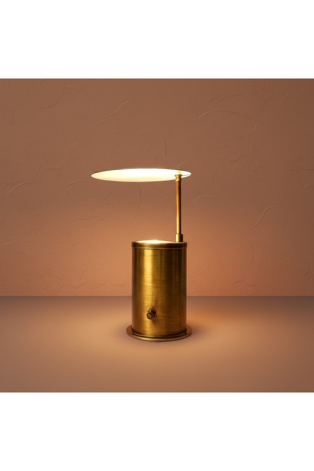 Antik Pirinç Minimal Masa Lambası – Premium Dekoratif Aydınlatma