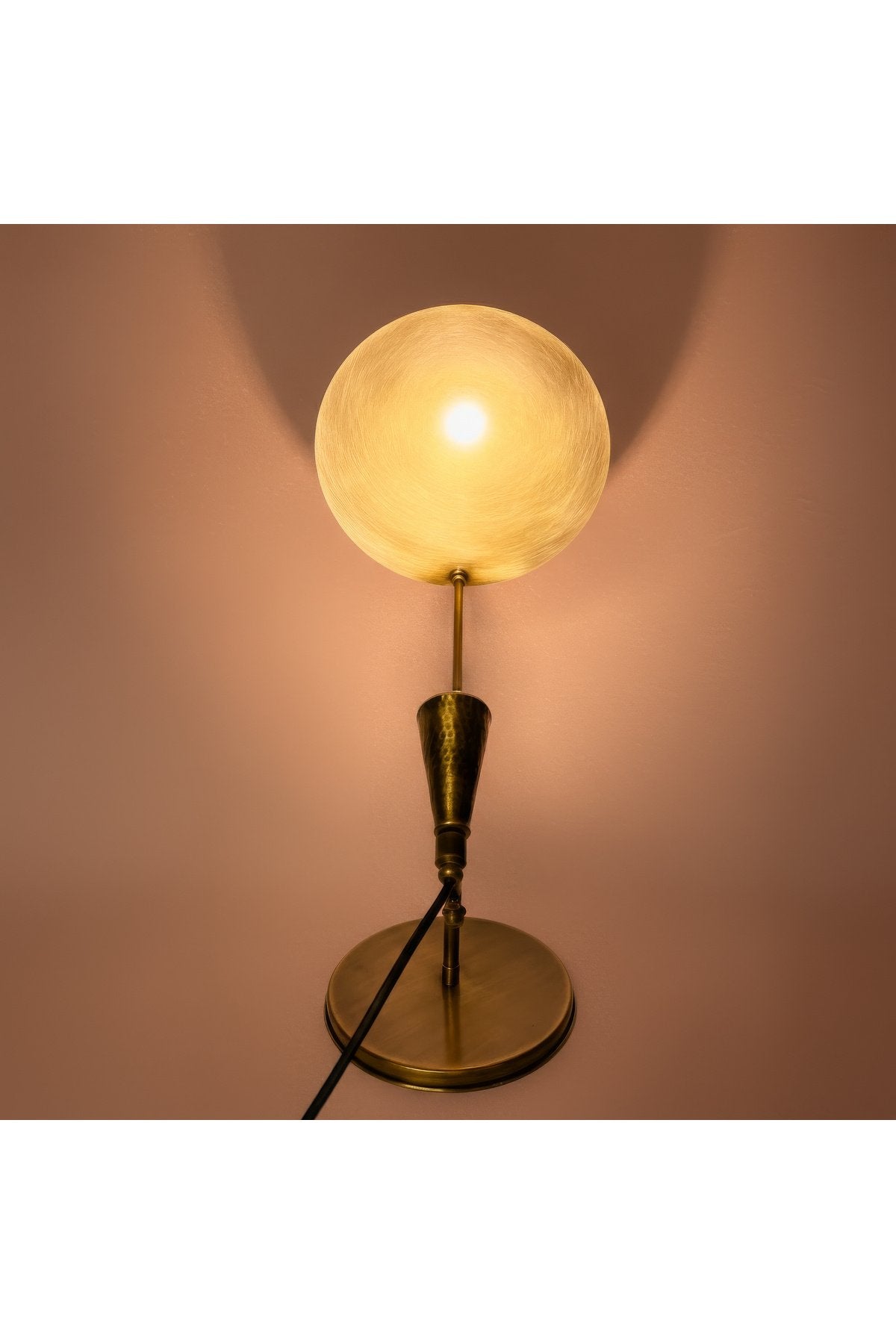 Antik Pirinç Dekoratif Masa Aydınlatma Lambası – Zamansız Tasarım (220V)